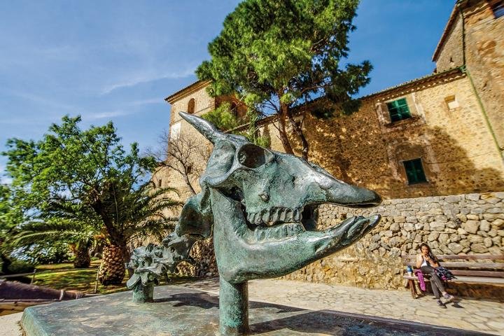 Skulptur in Deià