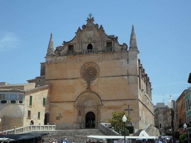Die Kirche von Felanitx im Ortsinneren