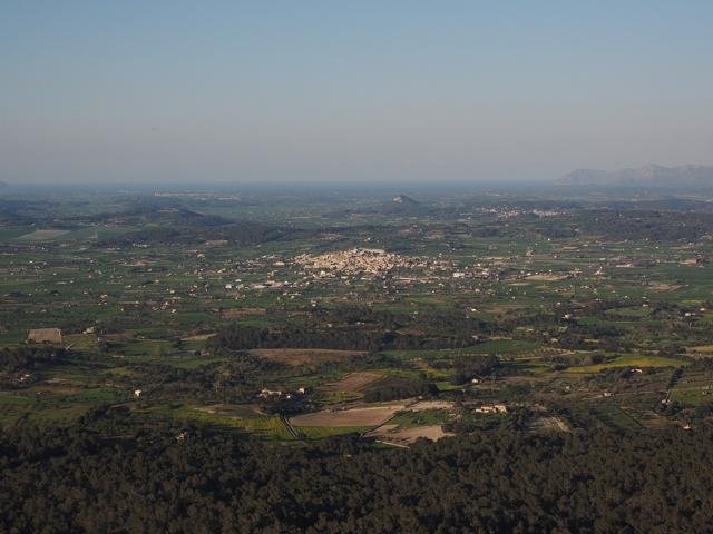 Blick auf den Ort Sineu von Oben