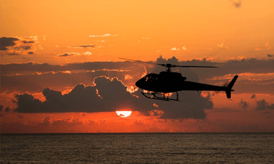 Helikopter während Sonnenuntergang Vorschau