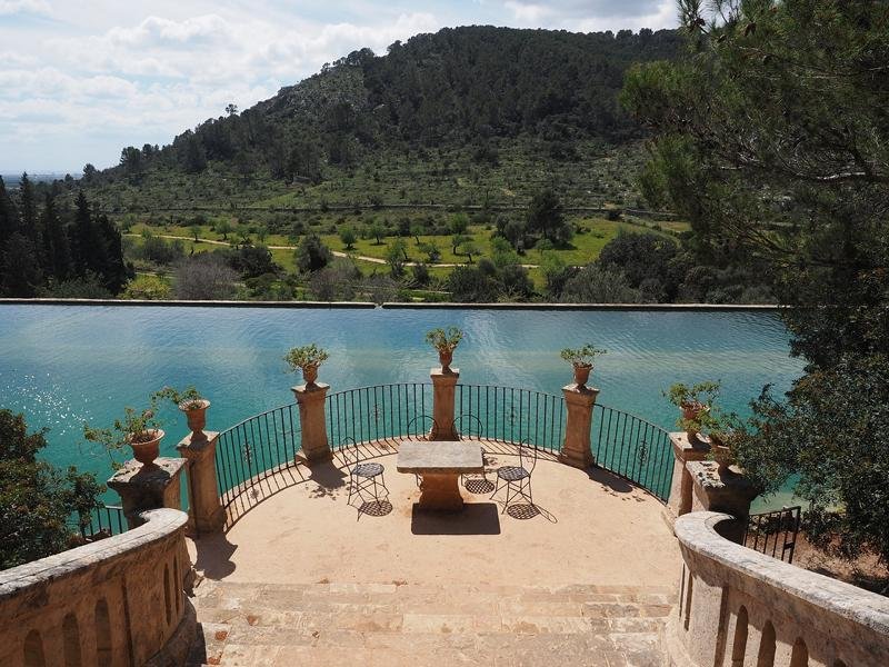 Terrasse mit Blick auf das Wasserreservoir
