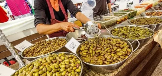 Markt in Sineu mit frischen regionalen Produkten