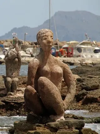 Steinfiguren in Can Picafort